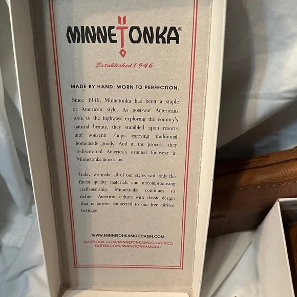 Minnetonka Women's Tan Moccasins with Bow Detail - Picture 3 of 3